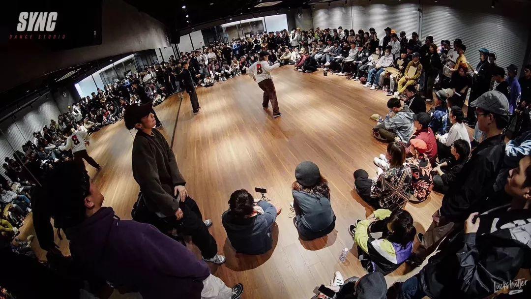 星店 | 特别篇:罗志祥做了十个俯卧撑,只为送他们一条毛巾 星店 | 特别篇:罗志祥做了十个俯卧撑,只为送他们一条毛巾