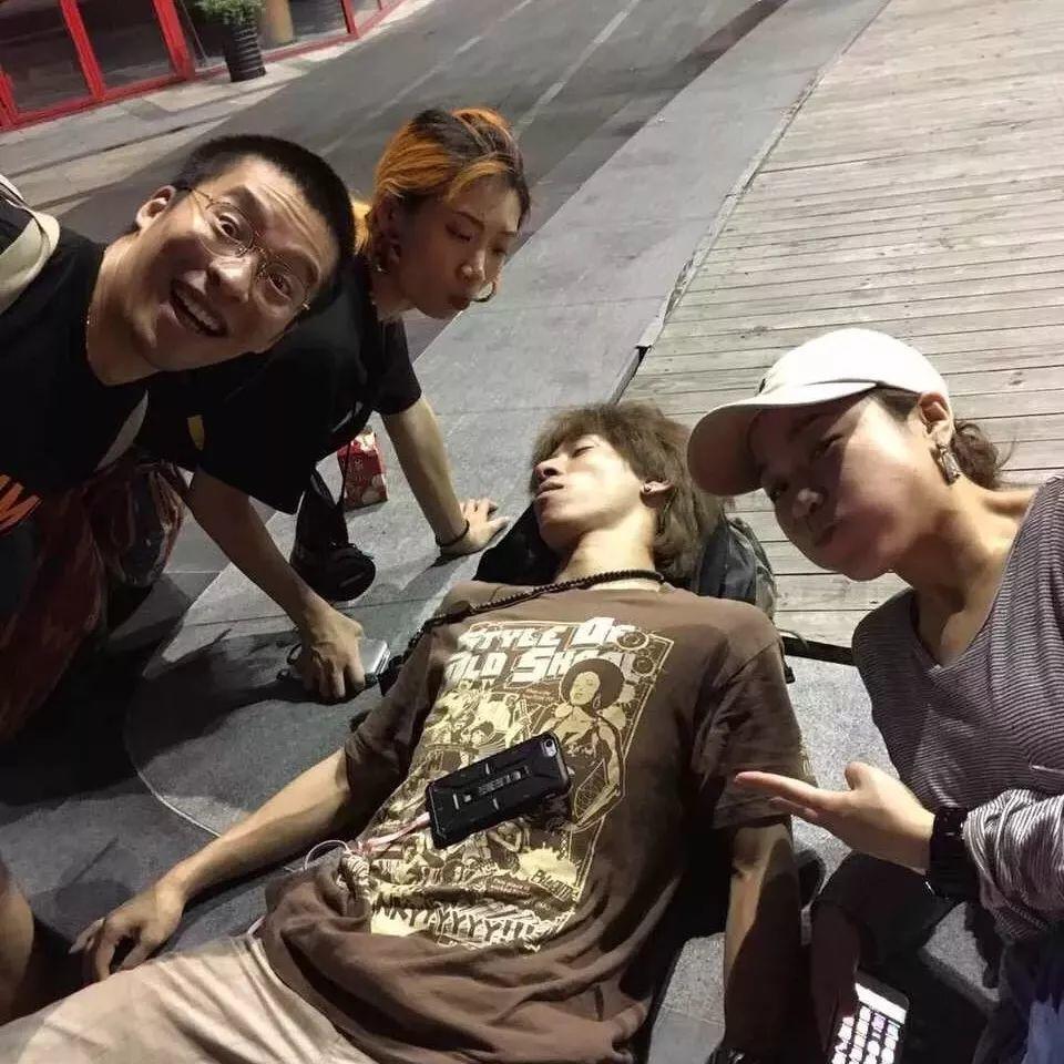 星店 | 特别篇:罗志祥做了十个俯卧撑,只为送他们一条毛巾 星店 | 特别篇:罗志祥做了十个俯卧撑,只为送他们一条毛巾