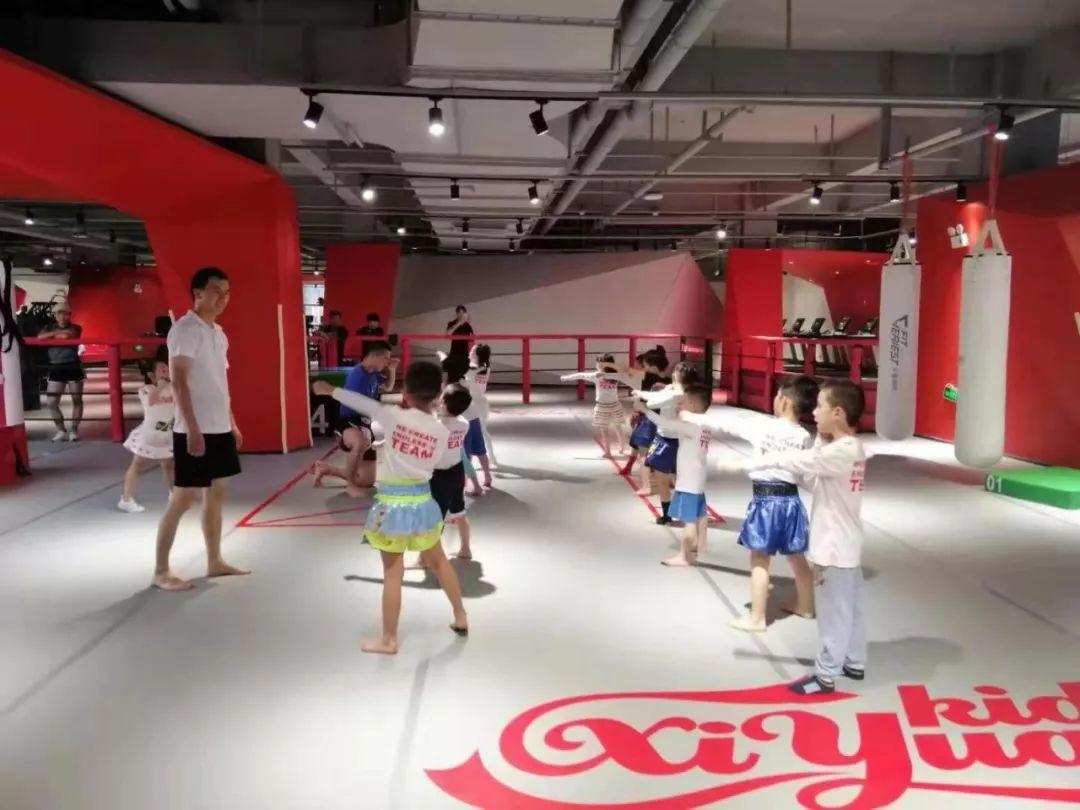 星店 | 根据选址设计门店不同风格,艾瑞斯特用“圈层”来塑造品牌文化 星店 | 根据选址设计门店不同风格,艾瑞斯特用“圈层”来塑造品牌文化